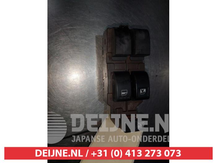 Usados Interruptor combinado de ventanillas Daihatsu Cuore (L251/271/276) 1.0 12V DVVT Precio € 35,00 Norma de margen ofrecido por V.Deijne Jap.Auto-onderdelen BV
