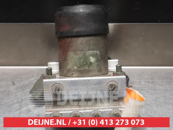 Usagé Pompe ABS Hyundai Coupe 2.0i 16V Prix € 50,00 Règlement à la marge proposé par V.Deijne Jap.Auto-onderdelen BV