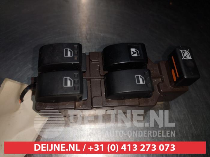 Usados Interruptor combinado de ventanillas Subaru Justy (M3) 1.0 12V DVVT Precio € 35,00 Norma de margen ofrecido por V.Deijne Jap.Auto-onderdelen BV