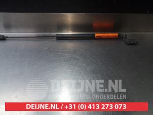Used Rear gas strut, right Hyundai Coupe 2.0i 16V Price on request offered by V.Deijne Jap.Auto-onderdelen BV