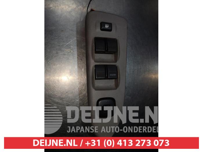Usados Interruptor combinado de ventanillas Mazda Premacy 2.0 DiTD 16V Comfort Precio € 20,00 Norma de margen ofrecido por V.Deijne Jap.Auto-onderdelen BV