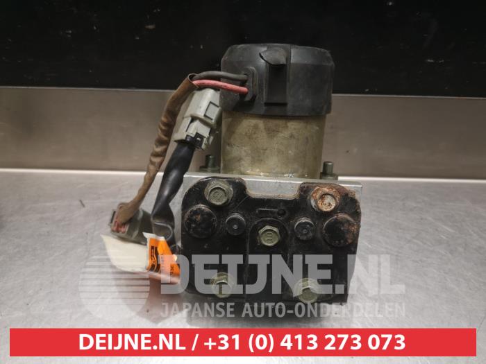 Usagé Pompe ABS Hyundai Coupe 2.0i FX 16V Prix € 150,00 Règlement à la marge proposé par V.Deijne Jap.Auto-onderdelen BV