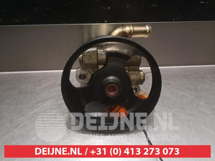 Used Power steering pump Mazda 3 Sport (BK) 1.6i 16V Price € 35,00 Margin scheme offered by V.Deijne Jap.Auto-onderdelen BV