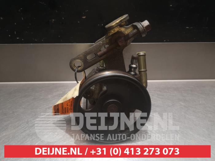 Usagé Pompe de direction Mazda Demio (DW) 1.3 16V Prix € 35,00 Règlement à la marge proposé par V.Deijne Jap.Auto-onderdelen BV