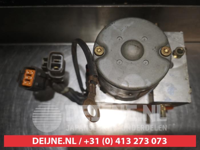 Usagé Bloc ABS Mazda MX-5 (NB18/35/8C) 1.6i 16V Prix € 40,00 Règlement à la marge proposé par V.Deijne Jap.Auto-onderdelen BV