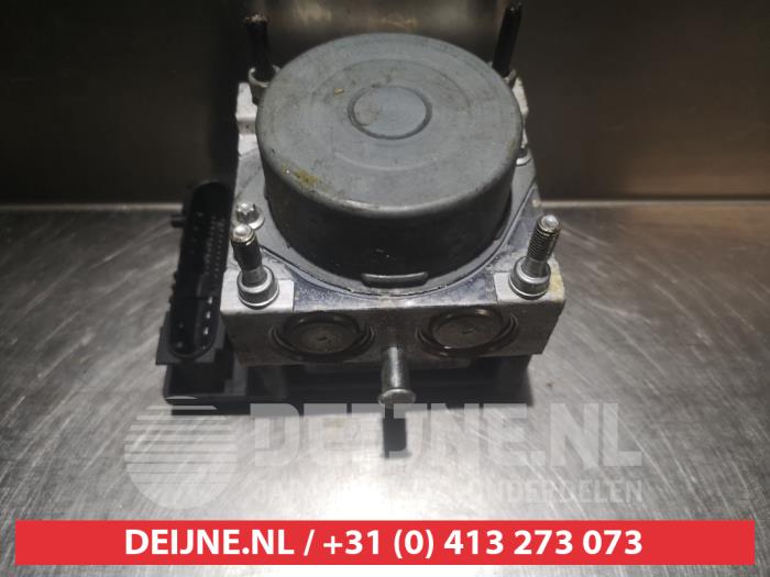 Usagé Pompe ABS Mazda MX-5 (NC) 1.8i 16V Prix € 150,00 Règlement à la marge proposé par V.Deijne Jap.Auto-onderdelen BV