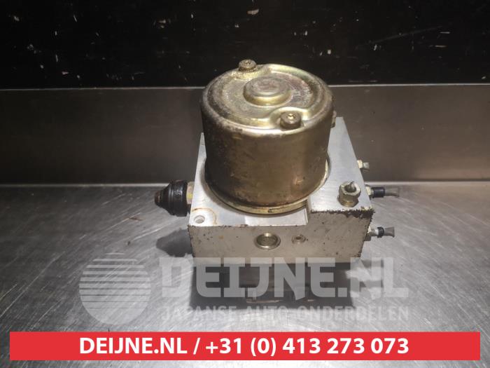 Used ABS pump Mazda Premacy 2.0 DiTD 16V Comfort Price € 50,00 Margin scheme offered by V.Deijne Jap.Auto-onderdelen BV