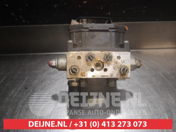 Usagé Pompe ABS Mazda RX-8 (SE17) 1.3 Renesis HP Prix € 50,00 Règlement à la marge proposé par V.Deijne Jap.Auto-onderdelen BV