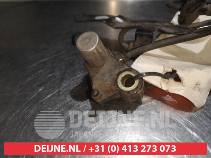 Begagnade ABS-sensor Mazda 323 Fastbreak (BJ14) 1.6 16V Pris € 15,00 Marginaltabell erbjuds av V.Deijne Jap.Auto-onderdelen BV