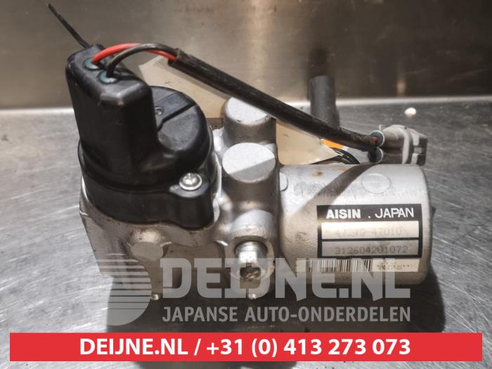 Begagnade EBD-system Toyota Prius (NHW20) 1.5 16V Pris € 20,00 Marginaltabell erbjuds av V.Deijne Jap.Auto-onderdelen BV