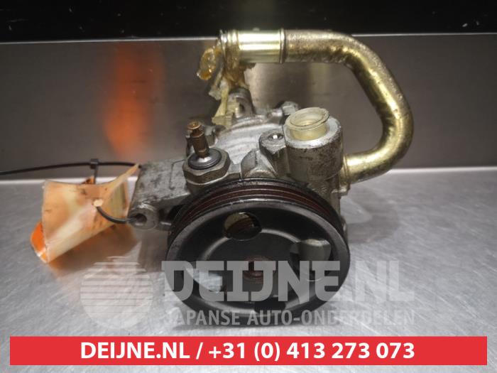 Usagé Pompe de direction Daihatsu Move (L9) 1.0 12V Prix € 25,00 Règlement à la marge proposé par V.Deijne Jap.Auto-onderdelen BV