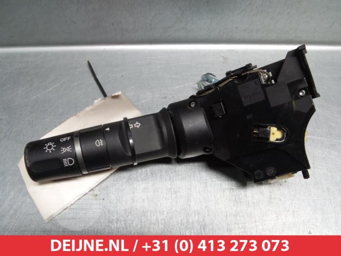 Używane Przelacznik swiatel Mazda 6 Sport (GH14/GHA4) 2.2 CiTD 16V 163 Cena € 35,00 Procedura marży oferowane przez V.Deijne Jap.Auto-onderdelen BV
