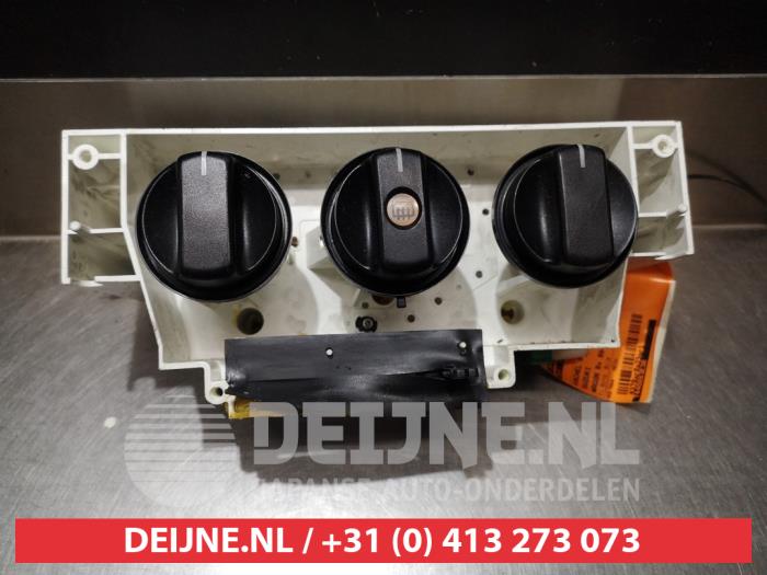 Heater control panel from a Suzuki Wagon-R+ (SR) 1.0 16V 1998