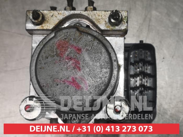 Begagnade ABS-pump Toyota Hilux IV 2.5 D4-D 16V 4x4 Pris € 75,00 Marginaltabell erbjuds av V.Deijne Jap.Auto-onderdelen BV