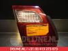Tailgate reflector, left from a Nissan Almera (N16), 2000 / 2006 1.5 16V, Saloon, 4-dr, Petrol, 1.498cc, 66kW (90pk), FWD, QG15DE; EURO4, 2000-07 / 2006-11, N16 2000