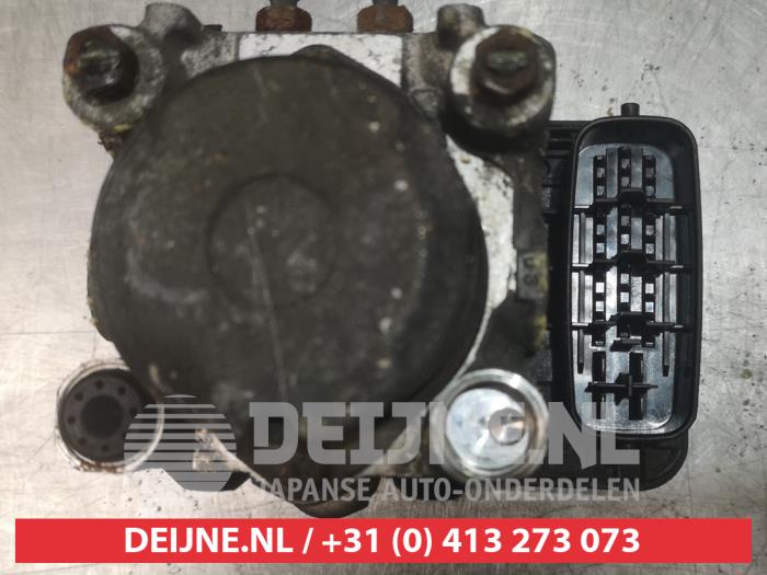 Używane Pompa ABS Toyota Previa (R3) 2.4i 16V VVT-i Cena € 25,00 Procedura marży oferowane przez V.Deijne Jap.Auto-onderdelen BV