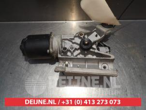 Used Front wiper motor Nissan Navara (D40) 2.5 dCi 16V 4x4 Price on request offered by V.Deijne Jap.Auto-onderdelen BV
