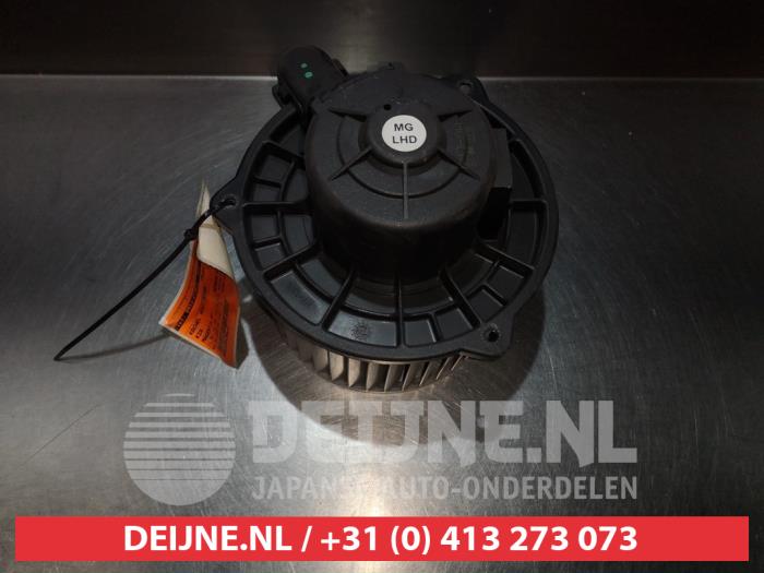 Heating and ventilation fan motor from a Kia Magentis (GE) 2.0 CRDi 16V 2007