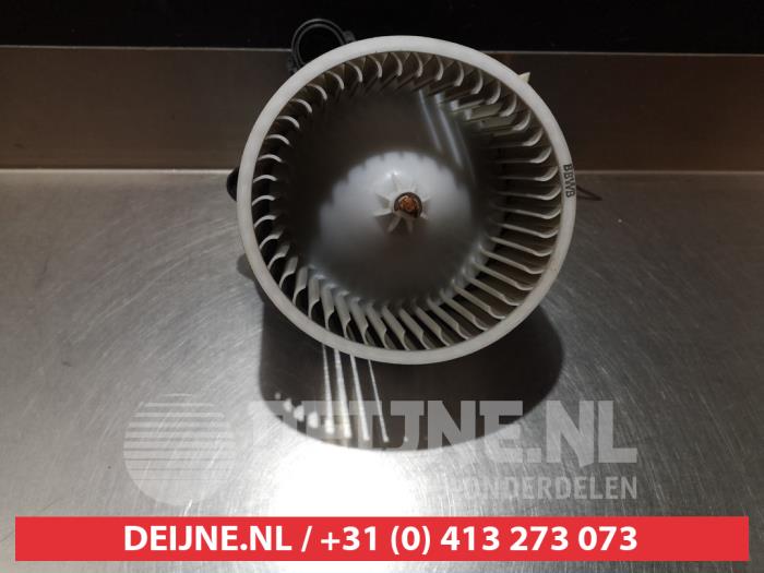Heating and ventilation fan motor from a Kia Magentis (GE) 2.0 CRDi 16V 2007