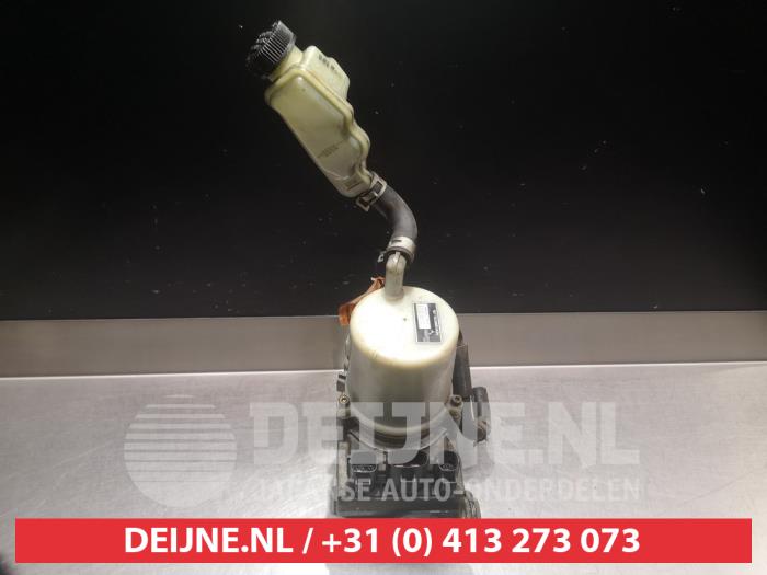 Usagé Pompe de direction Mazda 3 Sport (BK) 1.6 CiTD 16V Prix € 25,00 Règlement à la marge proposé par V.Deijne Jap.Auto-onderdelen BV