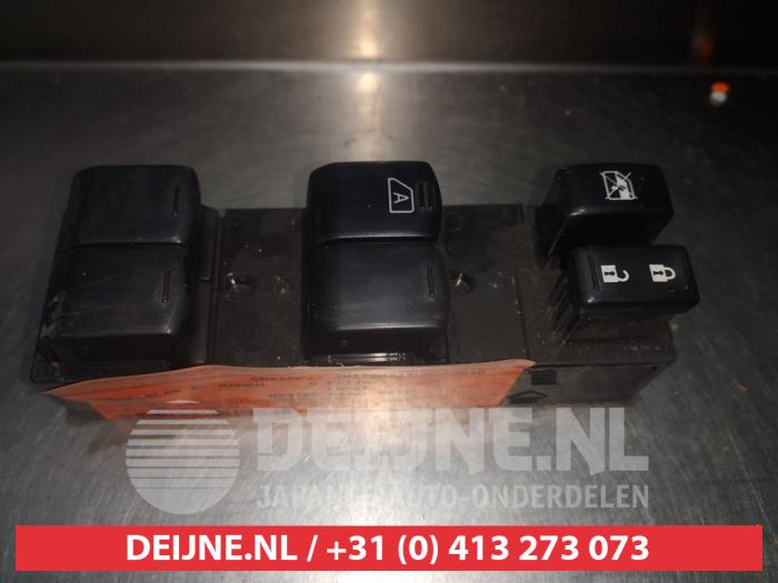 Usados Interruptor combinado de ventanillas Nissan Cube (Z12) 1.6 16V Precio € 35,00 Norma de margen ofrecido por V.Deijne Jap.Auto-onderdelen BV