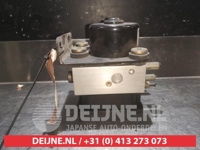 Usagé Pompe ABS Ssang Yong Kyron 2.0 M 200 Xdi 16V 4x2 Prix € 35,00 Règlement à la marge proposé par V.Deijne Jap.Auto-onderdelen BV