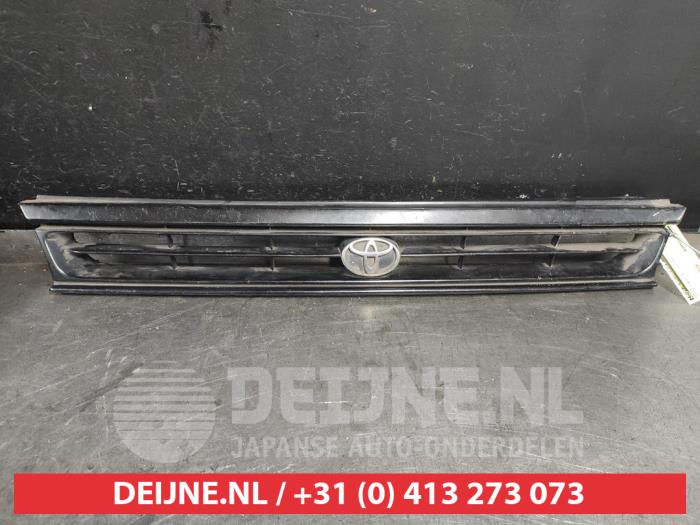 Używane Grill Toyota Starlet (EP8/NP8) 1.0 12V Cena € 15,00 Procedura marży oferowane przez V.Deijne Jap.Auto-onderdelen BV