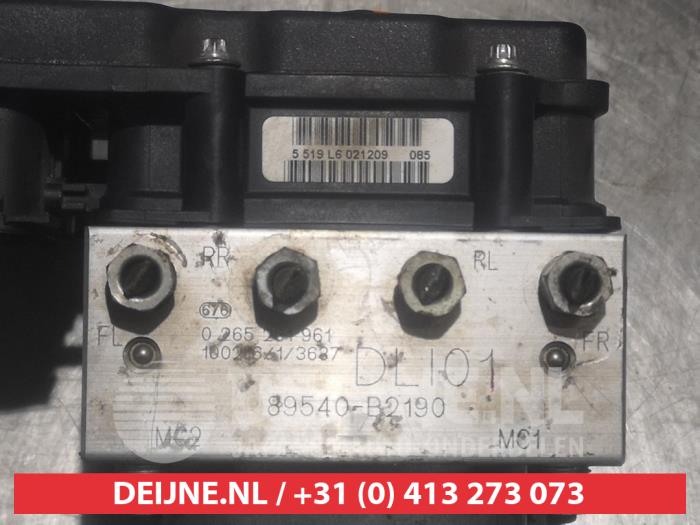 Begagnade ABS-pump Daihatsu Cuore (L251/271/276) 1.0 12V DVVT Pris € 50,00 Marginaltabell erbjuds av V.Deijne Jap.Auto-onderdelen BV
