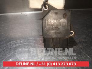 Luftmengenmesser van een Toyota Land Cruiser 90 (J9) 3.0 D-4D 16V 2001