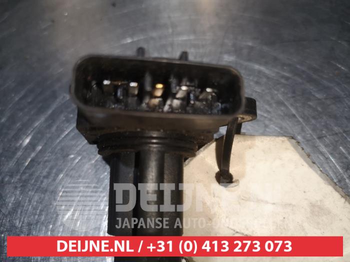 Luftmengenmesser van een Toyota Previa (R3) 2.4i 16V VVT-i 2001