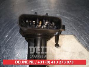 Luftmengenmesser van een Toyota Previa (R3) 2.4i 16V VVT-i 2001