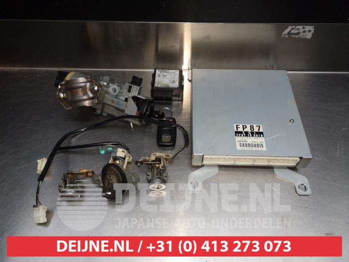 Używane Stacyjka + Kluczyk Mazda Premacy 1.8 16V Cena € 100,00 Procedura marży oferowane przez V.Deijne Jap.Auto-onderdelen BV