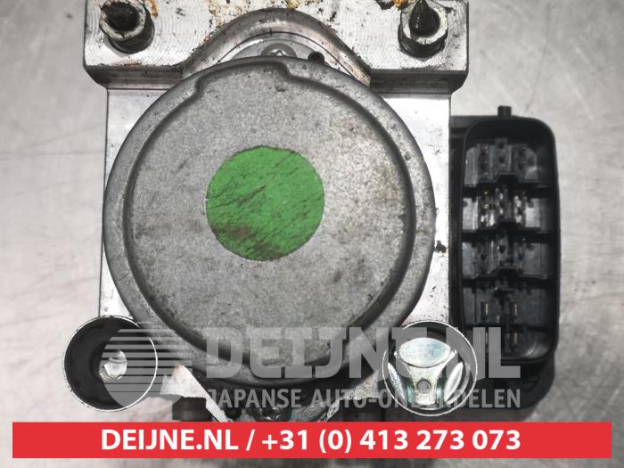 Usagé Pompe ABS Toyota Hilux IV 2.5 D4-D 16V Prix € 75,00 Règlement à la marge proposé par V.Deijne Jap.Auto-onderdelen BV