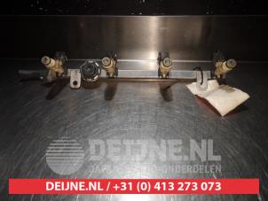 Used Fuel injector nozzle Hyundai iX35 (LM) 2.0 16V Price on request offered by V.Deijne Jap.Auto-onderdelen BV