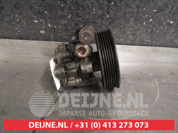 Usagé Pompe de direction Kia Carens I (FC/FJ) 1.8i 16V Prix € 35,00 Règlement à la marge proposé par V.Deijne Jap.Auto-onderdelen BV