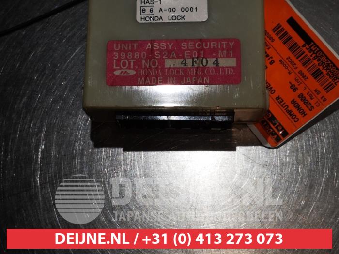 Computer, miscellaneous from a Honda S2000 (AP1) 2.0 16V VTEC 2004
