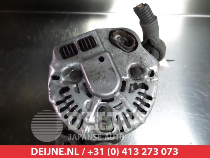 Dynamo van een Suzuki Grand Vitara I (FT/GT/HT) 2.5 V6 24V 2003