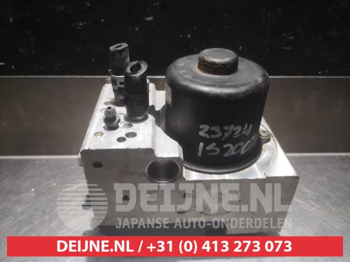 ABS-pump från en Lexus IS (E1) 200 2.0 24V 2000