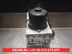ABS-pump från en Lexus IS (E1) 200 2.0 24V 2000