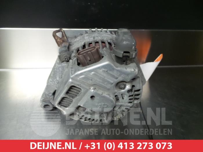 Dynamo d'un Toyota RAV4 (A2) 1.8 16V VVT-i 4x2 2000