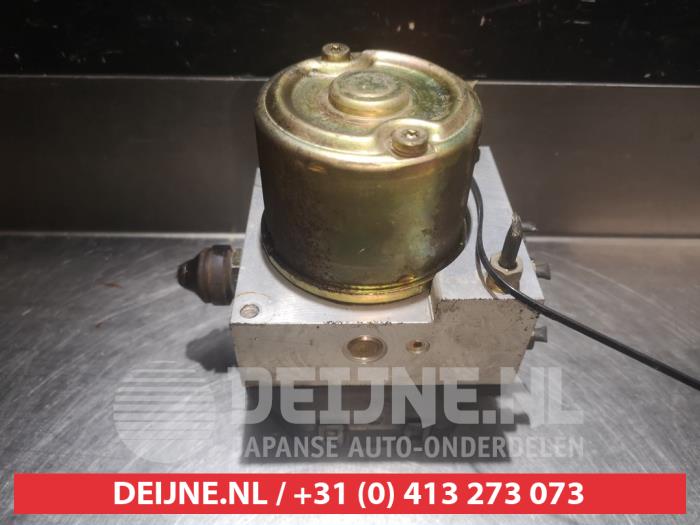 Usagé Bloc ABS Mazda Premacy 2.0 DiTD 16V Prix € 50,00 Règlement à la marge proposé par V.Deijne Jap.Auto-onderdelen BV