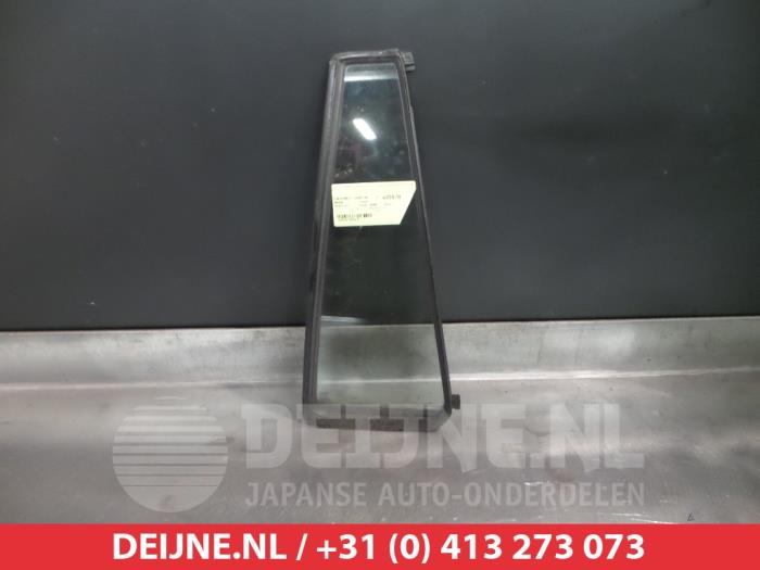 Usados Ventanilla triangular derecha detrás Mazda Demio (DW) 1.3 16V Precio € 25,00 Norma de margen ofrecido por V.Deijne Jap.Auto-onderdelen BV