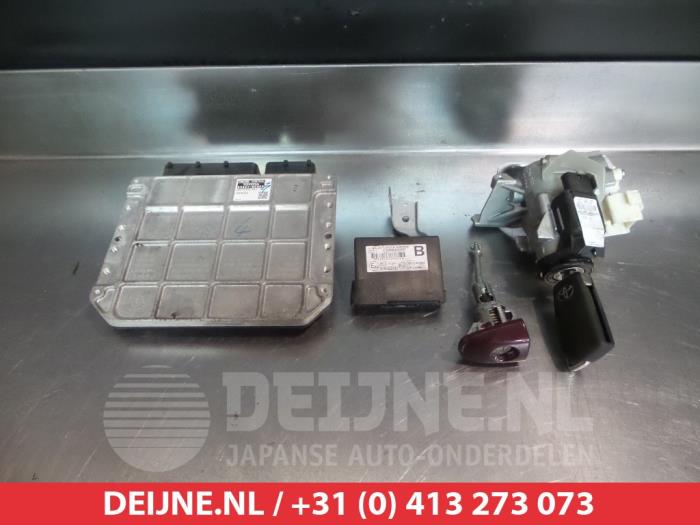 Used Engine management computer Toyota Avensis Wagon (T27) 1.8 16V VVT-i Price € 200,00 Margin scheme offered by V.Deijne Jap.Auto-onderdelen BV