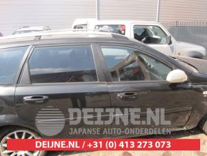 Używane Szyba drzwi prawych tylnych wersja 4-drzwiowa Chevrolet Nubira Wagon (J100) 1.6 16V Cena € 35,00 Procedura marży oferowane przez V.Deijne Jap.Auto-onderdelen BV