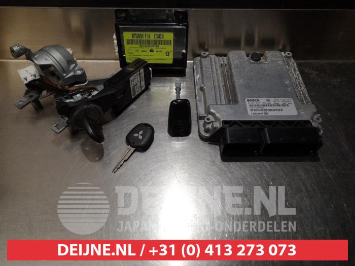Used Engine management computer Mitsubishi Outlander (CW) 2.0 DI-D 16V 4x4 Price € 200,00 Margin scheme offered by V.Deijne Jap.Auto-onderdelen BV