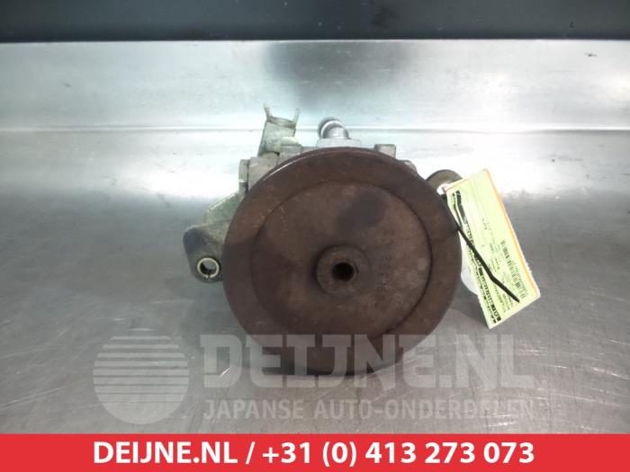 Usagé Pompe de direction Nissan Terrano II (R20/TR50) 2.7 SE TD Prix € 50,00 Règlement à la marge proposé par V.Deijne Jap.Auto-onderdelen BV