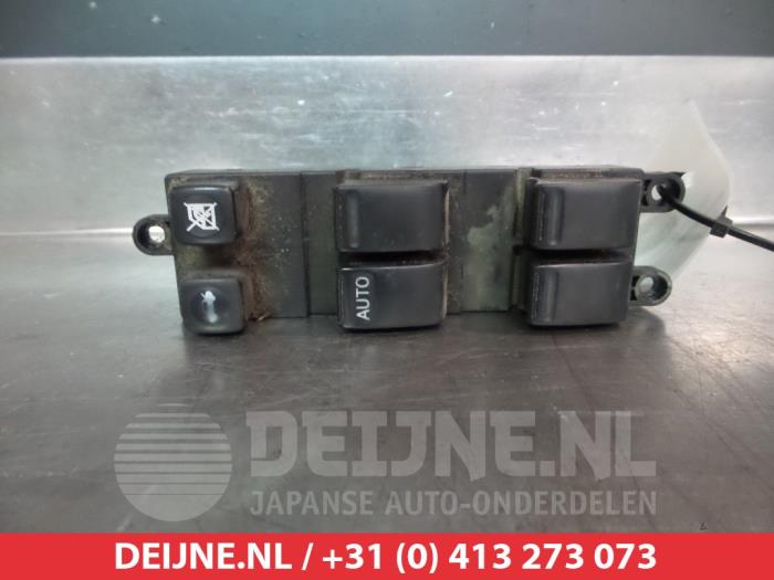 Usados Interruptor combinado de ventanillas Nissan Primera (P12) 2.2 dCi 16V Precio € 35,00 Norma de margen ofrecido por V.Deijne Jap.Auto-onderdelen BV