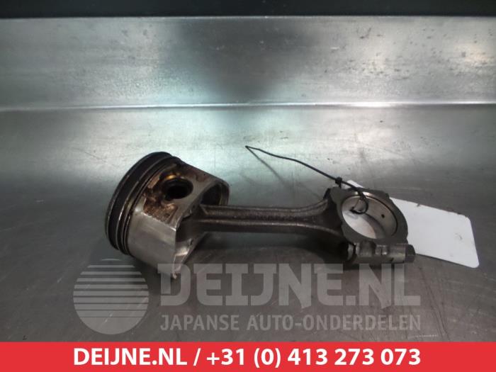Usagé Piston Nissan Primera (P11) Prix € 50,00 Règlement à la marge proposé par V.Deijne Jap.Auto-onderdelen BV