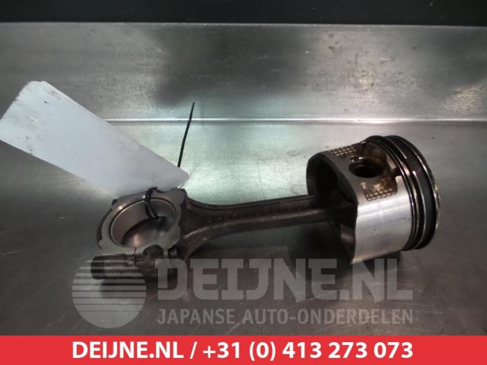 Usagé Piston Nissan Primera (P11) Prix € 50,00 Règlement à la marge proposé par V.Deijne Jap.Auto-onderdelen BV
