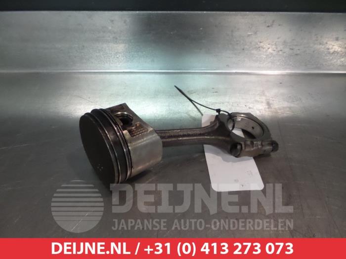 Usagé Piston Nissan Primera (P11) Prix € 50,00 Règlement à la marge proposé par V.Deijne Jap.Auto-onderdelen BV